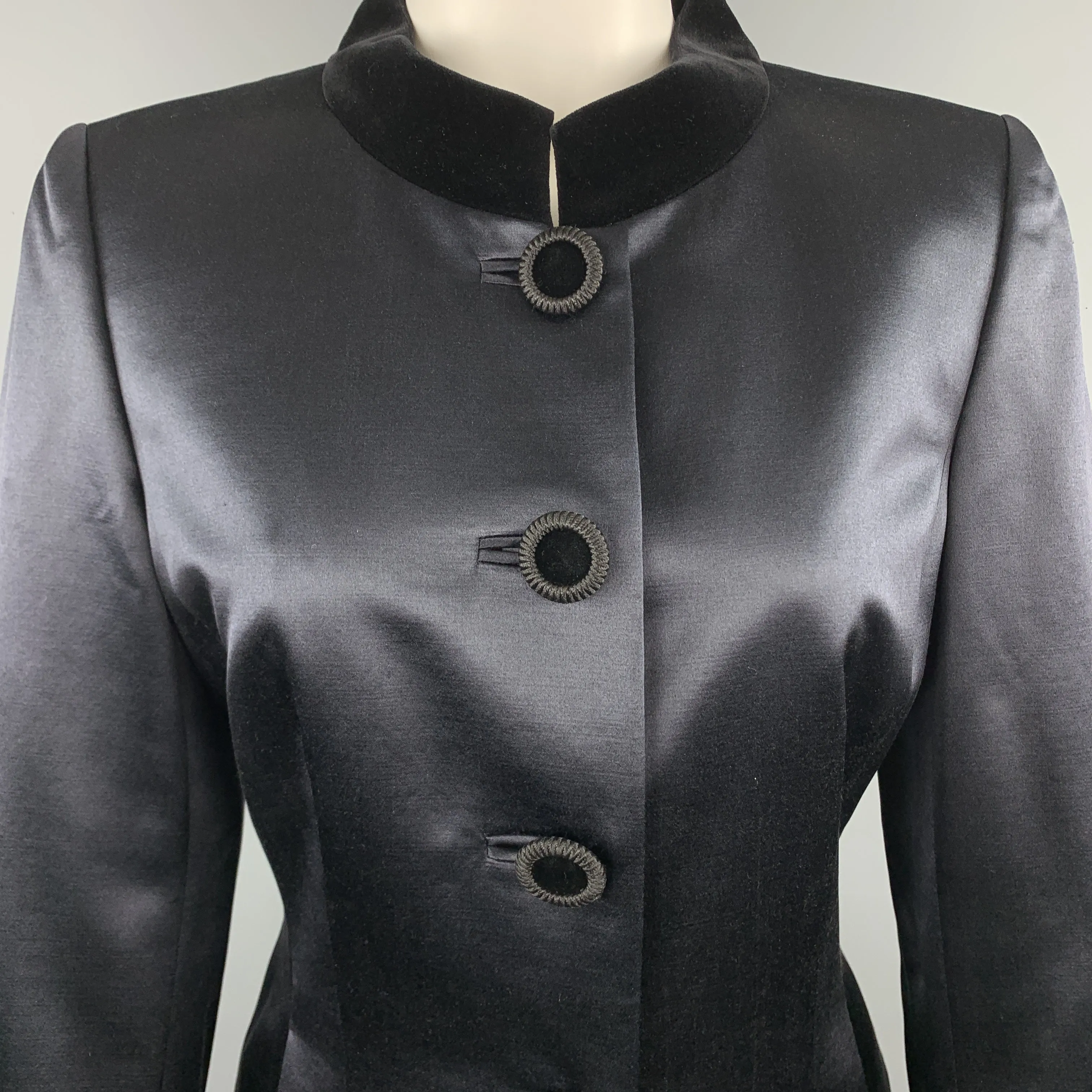 AKRIS Size 8 Navy Wool Satin & Black Velvet Skirt Suit