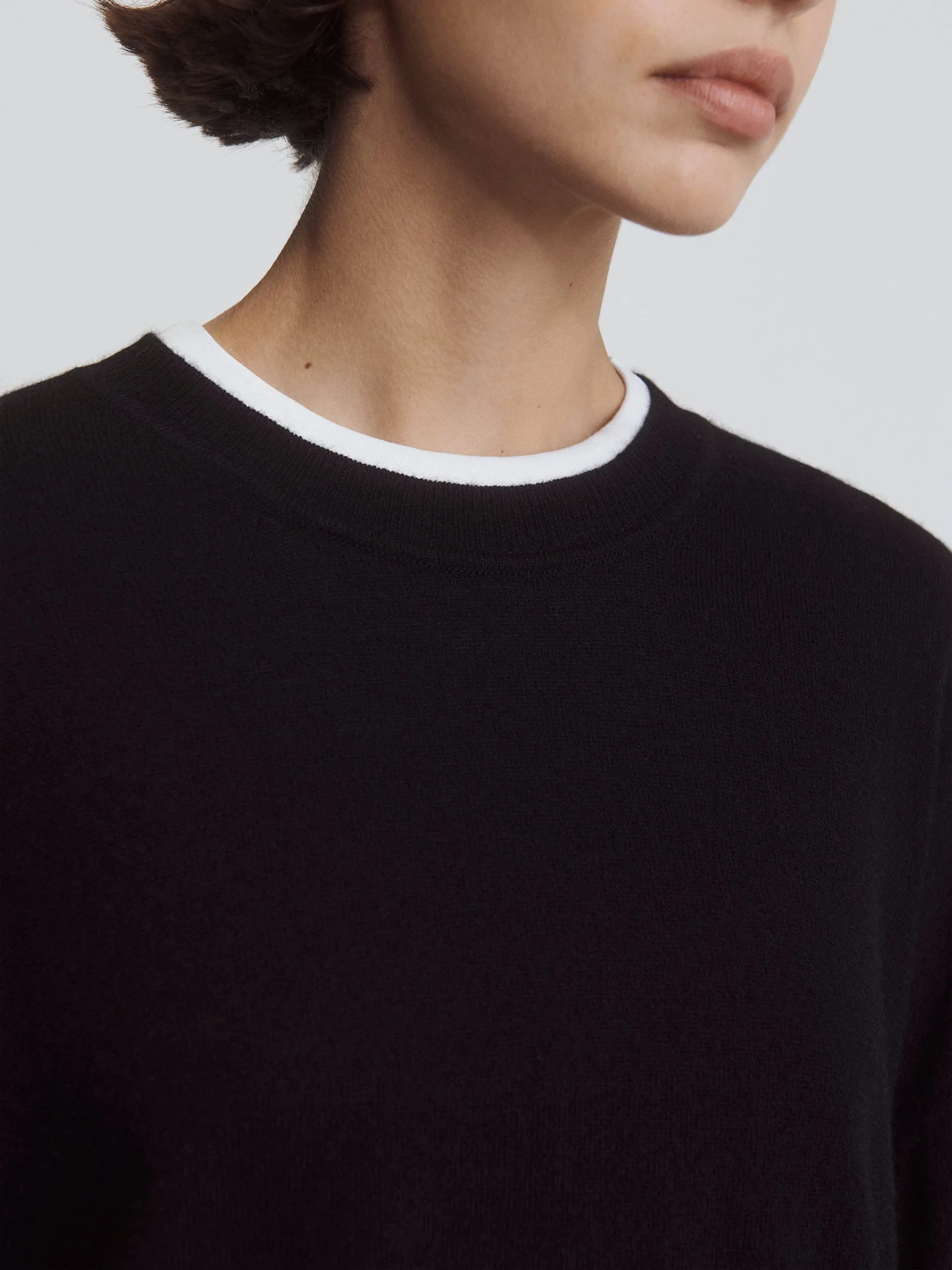 Black Tahra cashmere crewneck