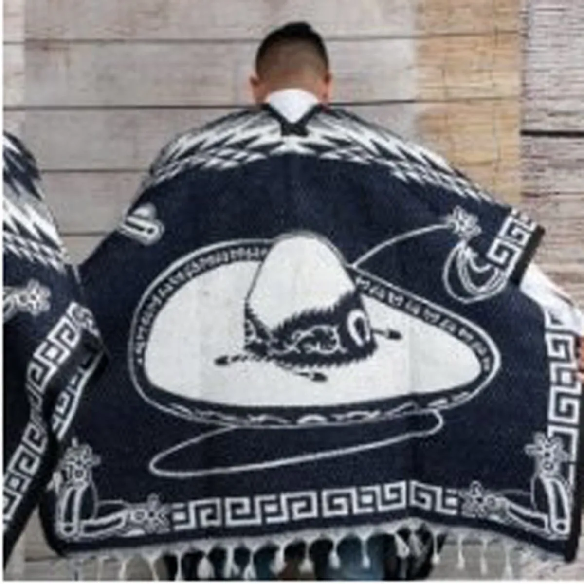 Poncho con Charro y Caballo Bordado Doble Vista Artesanal imp-73130