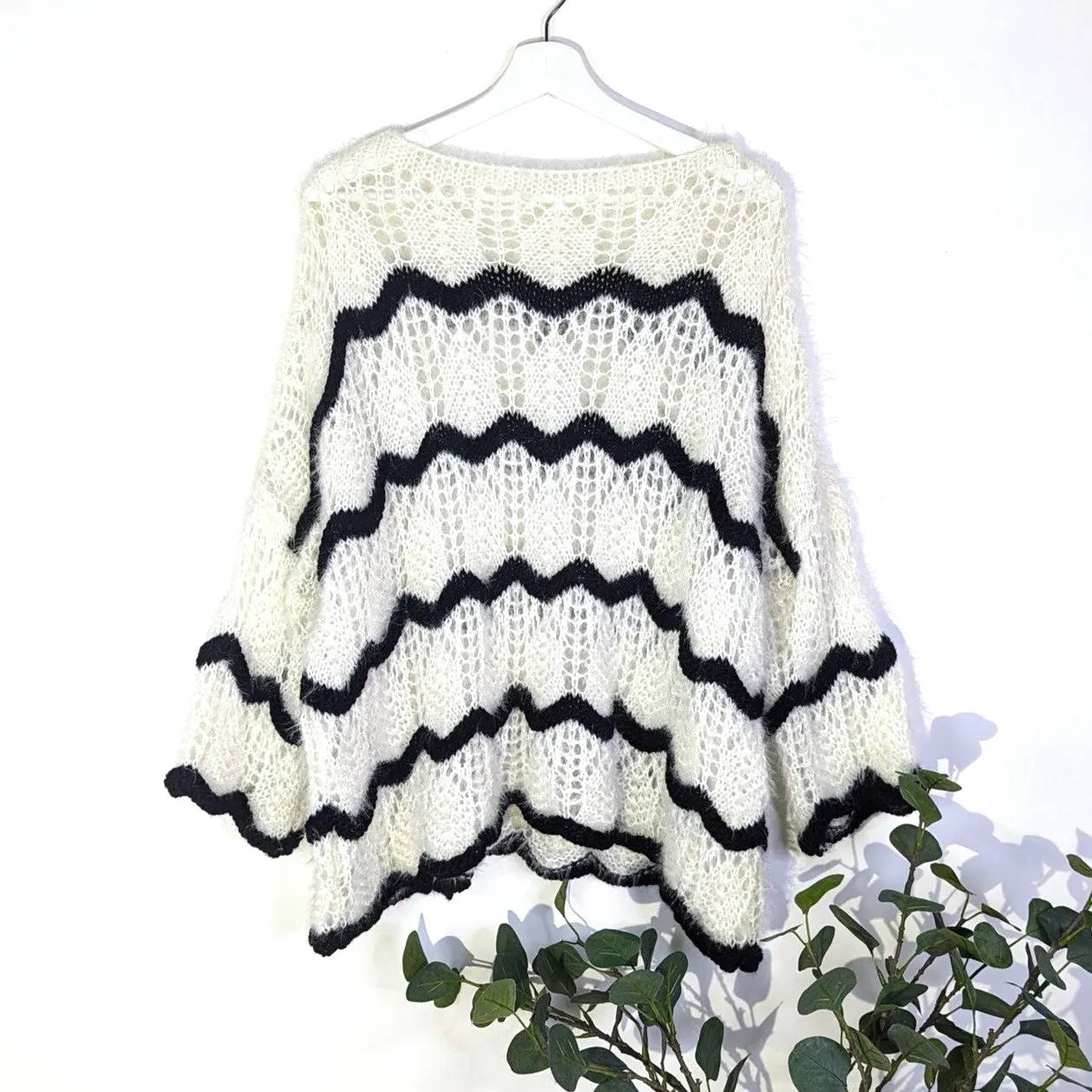 Wavy design acrylic mix jumper