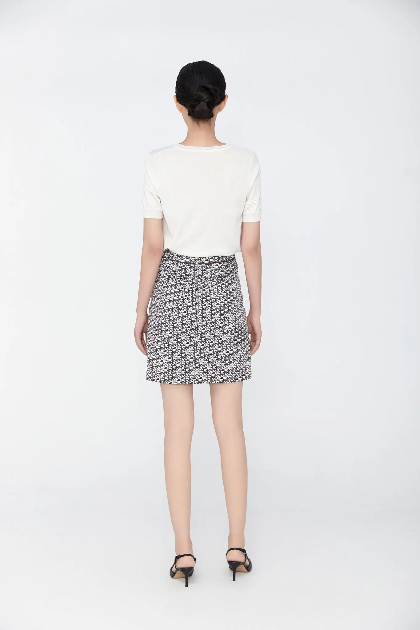 White Short Sleeve Crewneck Knit T-shirt